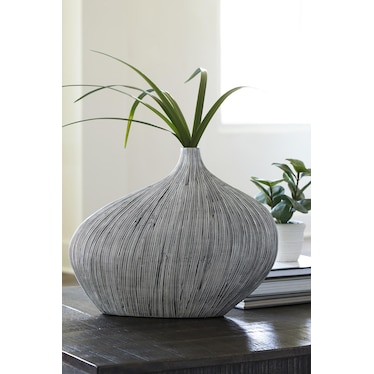 Donya Vase