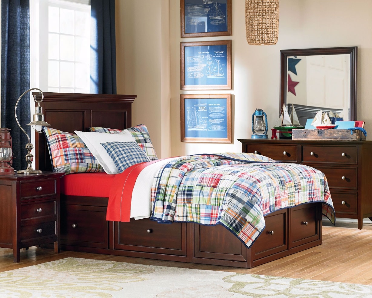 Ellsworth store platform bed