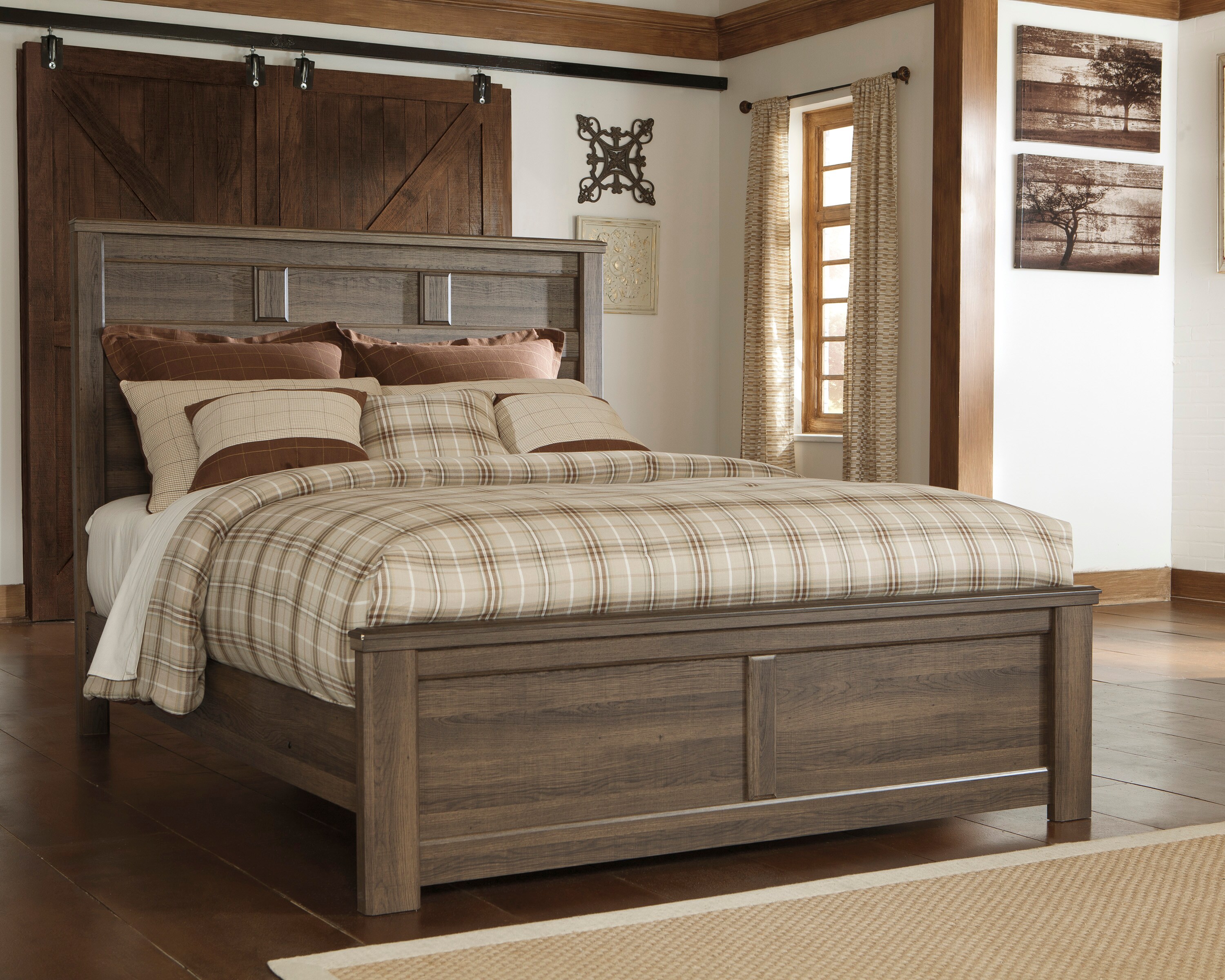 Juararo Queen Panel Bed | Levin