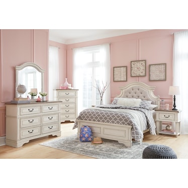 Realyn 6 Drawer Dresser and Mirror
