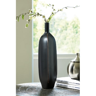 Rhaveney 15" Vase